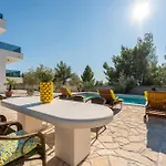 Ferienhaus Luxurious In