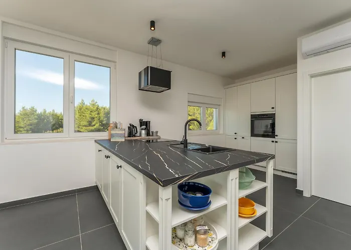 Awesome In Nyaraló *